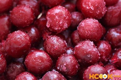Замороженная вишня с косточками: факты и мифы