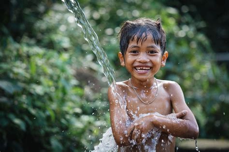 Миф или реальность: купание мальчика в горячей воде