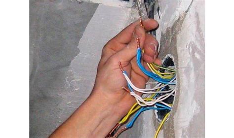 Плюсы штукатурки на распределительной коробке