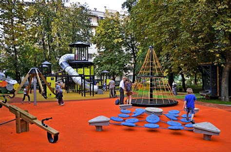 Почему детская площадка в парке Царицыно - отличное место для развлечений с детьми