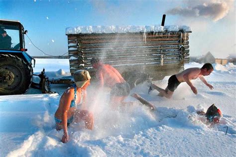 Прыжки в холодный бассейн после бани