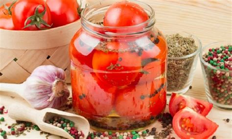 Распространенность плесени на маринованных помидорах