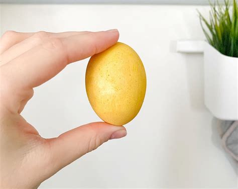 Техника покраски крема куркумой